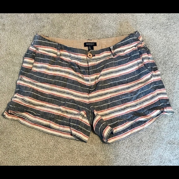 𝅺women’s British Khaki stripped light shorts - Picture 3 of 5